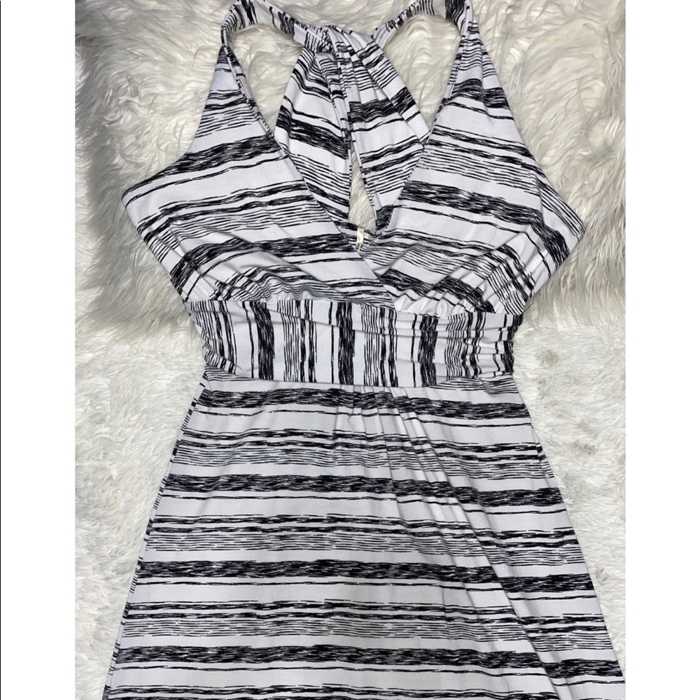 Black and white maxi dress 🖤🤍